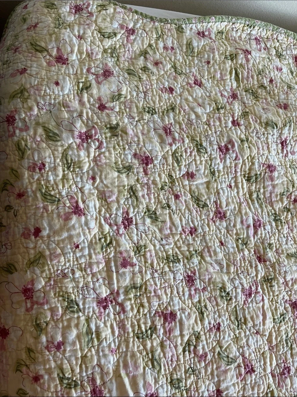 Home Classic Floral Quilt Pale Yellow Front & Light Mint Green Underside Full/Q